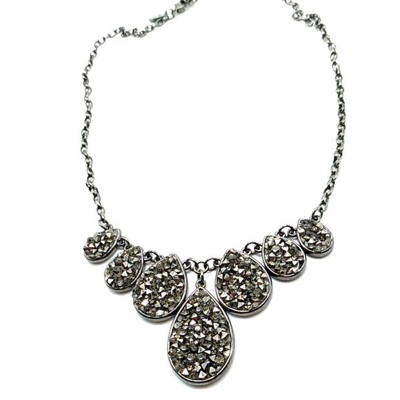 Charming Charlie Black Stone Bib Necklace On Black Gunmetal Chain - Picture 10 of 13